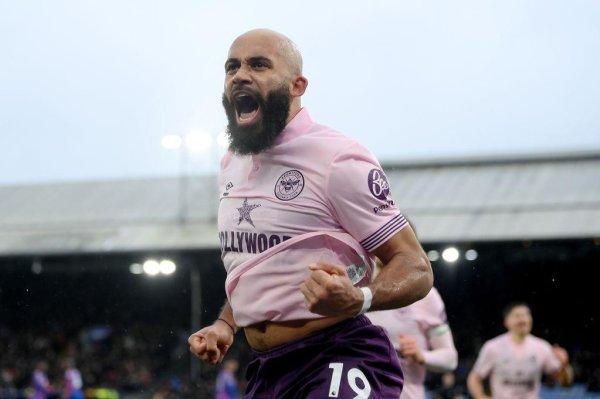 Manchester United đua với th